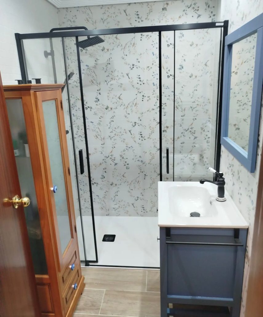 Solución de humedades por tuberías viejas mediante cambio de bañera