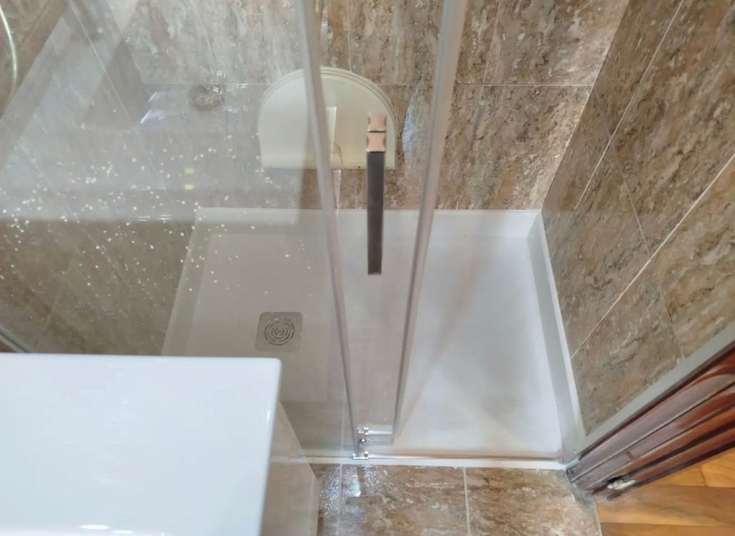 Servicio de instalación de mamparas nuevas para ducha en Leioa